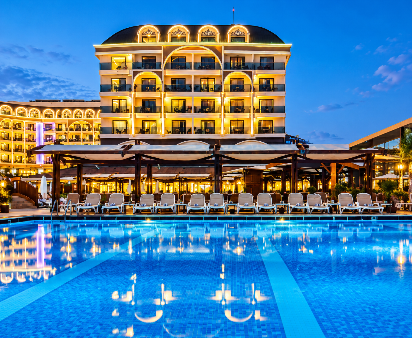 Luxury Hotel Resort Swimming Pool